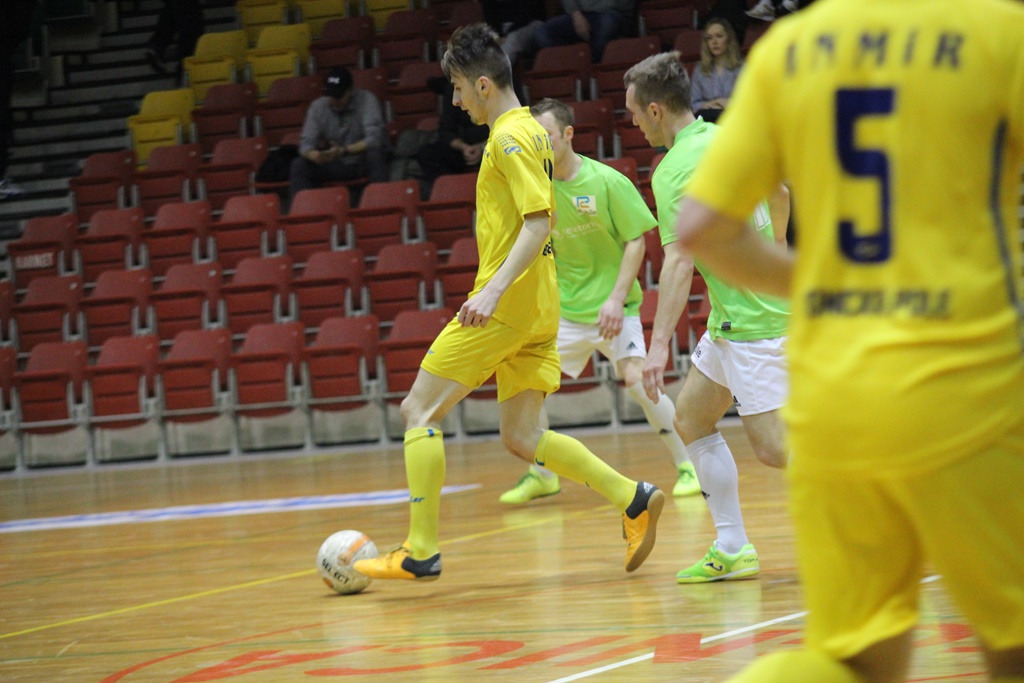 1. LLH: Fire, Wietrzak Team i FutbolCentrum zagrają o medale