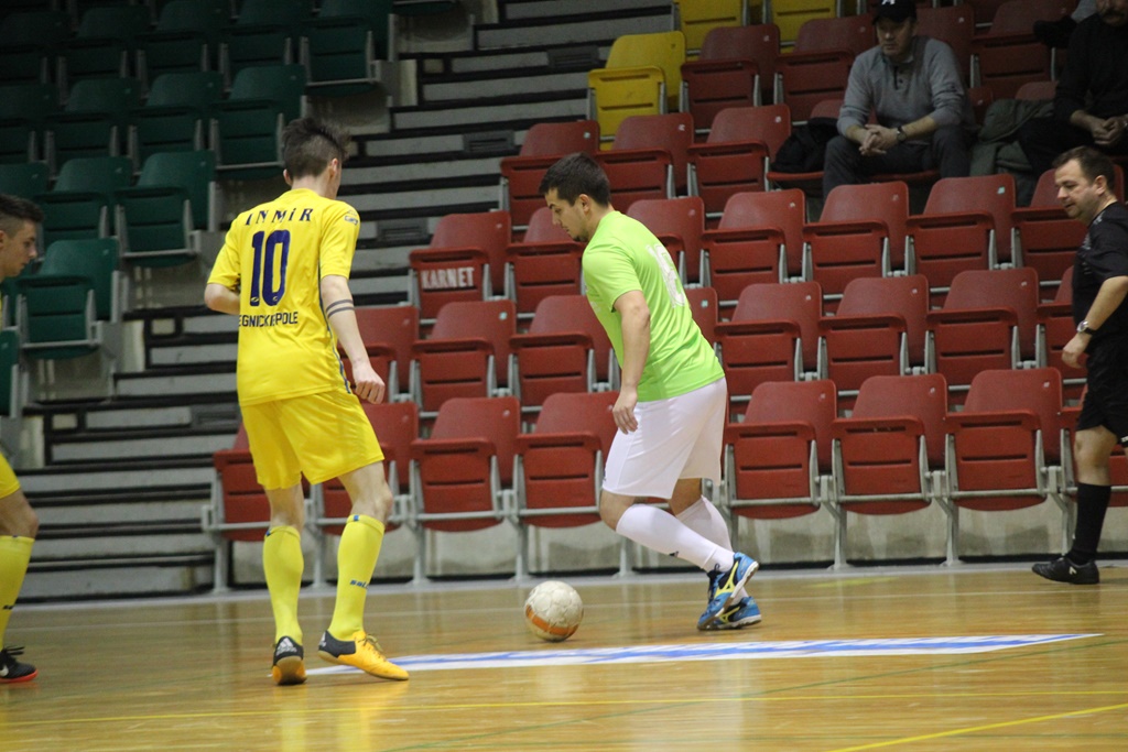 1. LLH: Fire, Wietrzak Team i FutbolCentrum zagrają o medale