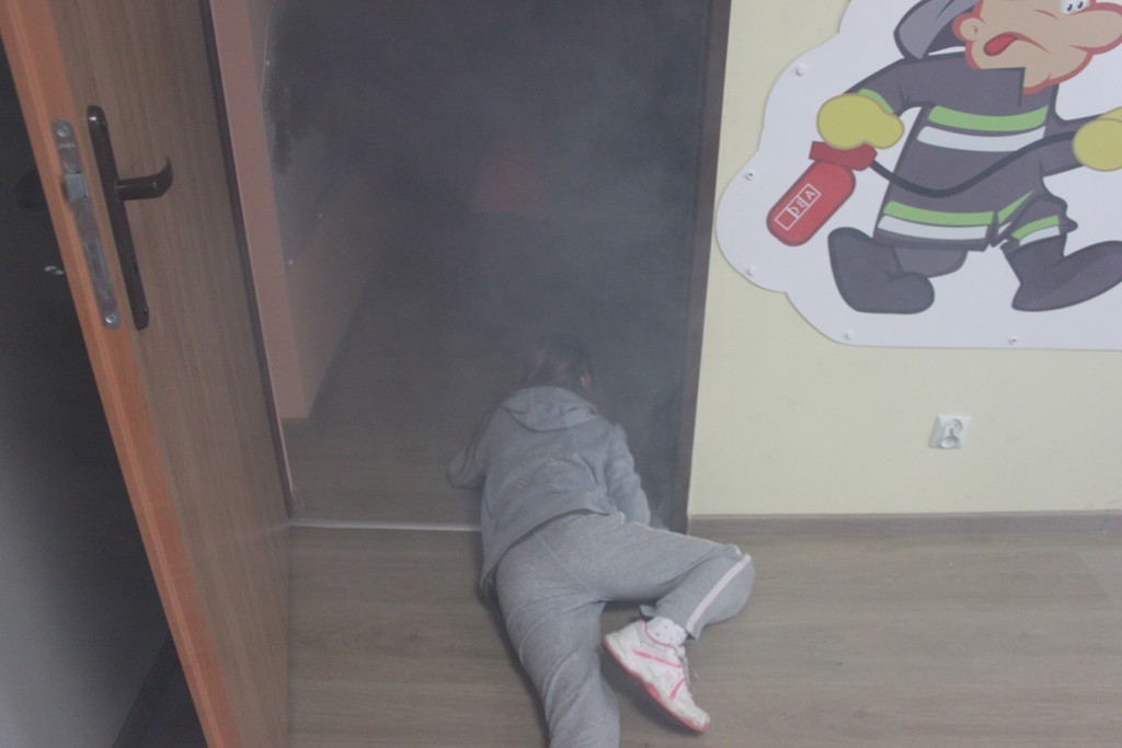 Uczestnicy zimowego wypoczynku w Kunicach bawią się wesoło