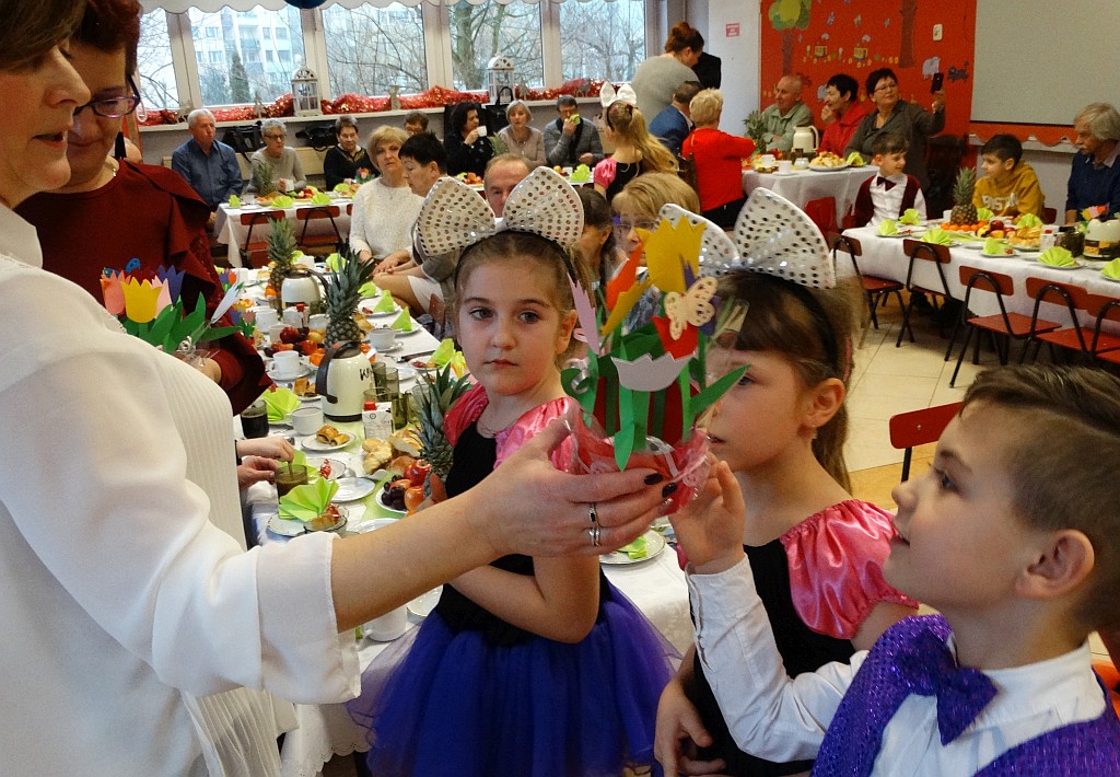 Z Babcią i dziadkiem w Przedszkolu Niepublicznym „Źródełko”