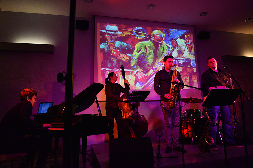 Afrykańskie i latynoamerykańskie rytmy z jazzową harmonią