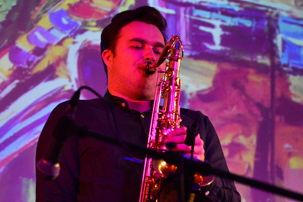 Afrykańskie i latynoamerykańskie rytmy z jazzową harmonią