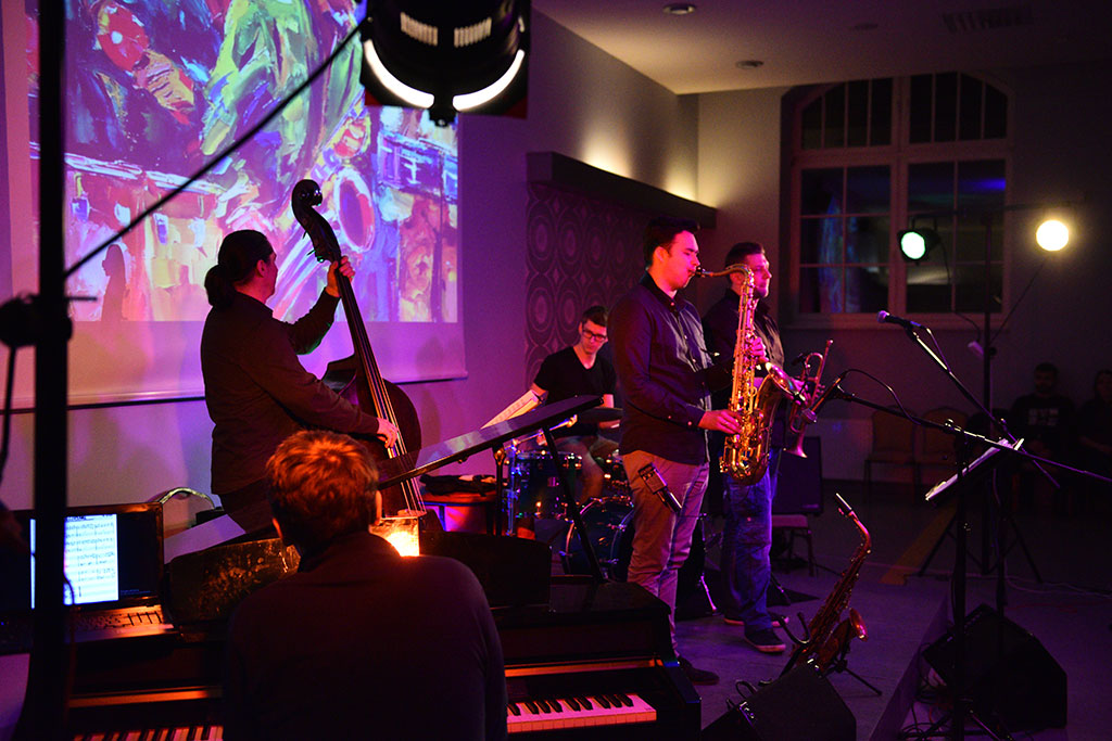 Afrykańskie i latynoamerykańskie rytmy z jazzową harmonią