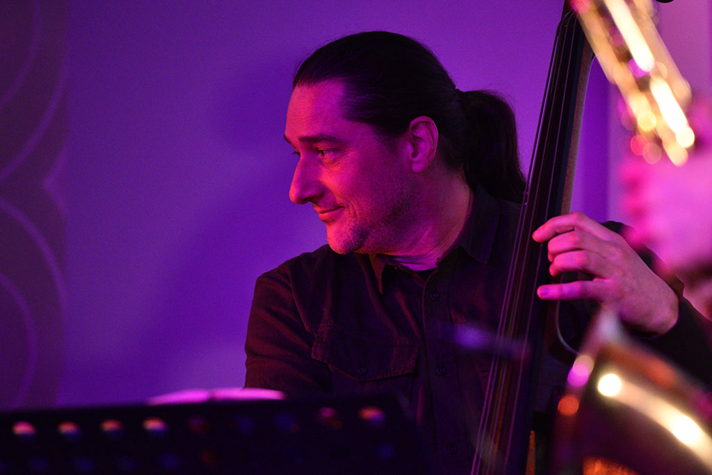 Afrykańskie i latynoamerykańskie rytmy z jazzową harmonią