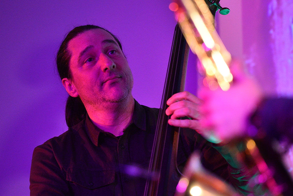 Afrykańskie i latynoamerykańskie rytmy z jazzową harmonią