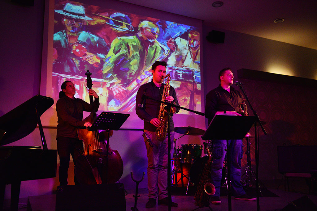 Afrykańskie i latynoamerykańskie rytmy z jazzową harmonią