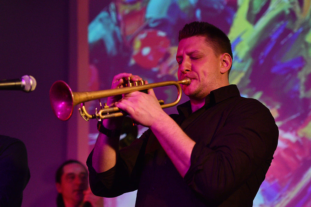 Afrykańskie i latynoamerykańskie rytmy z jazzową harmonią