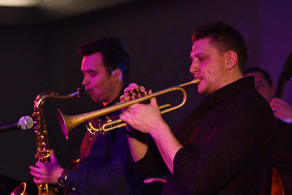 Afrykańskie i latynoamerykańskie rytmy z jazzową harmonią