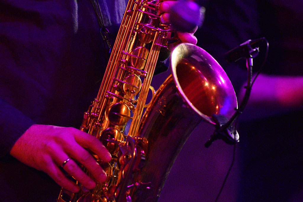 Afrykańskie i latynoamerykańskie rytmy z jazzową harmonią