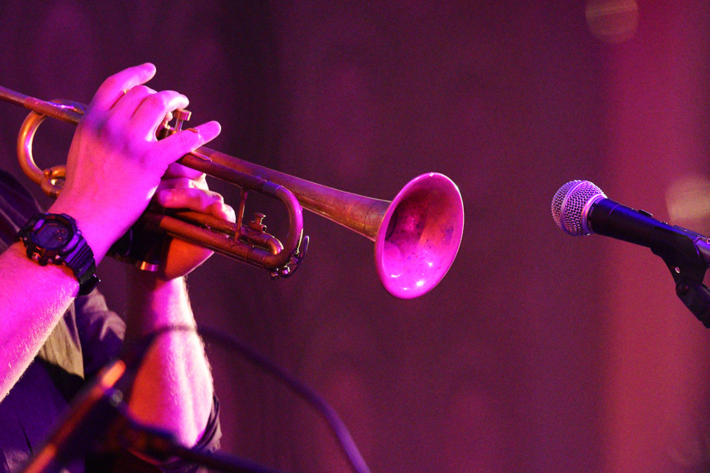 Afrykańskie i latynoamerykańskie rytmy z jazzową harmonią