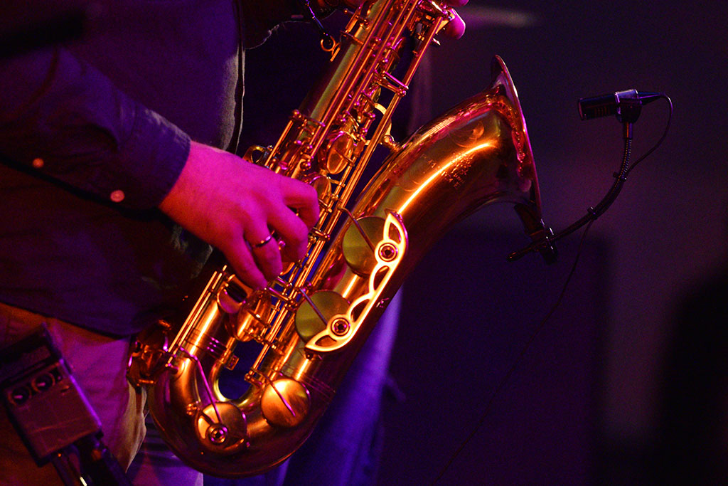 Afrykańskie i latynoamerykańskie rytmy z jazzową harmonią