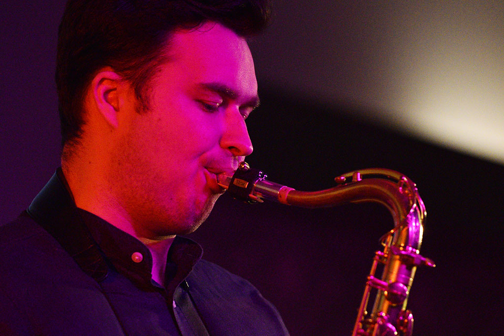Afrykańskie i latynoamerykańskie rytmy z jazzową harmonią