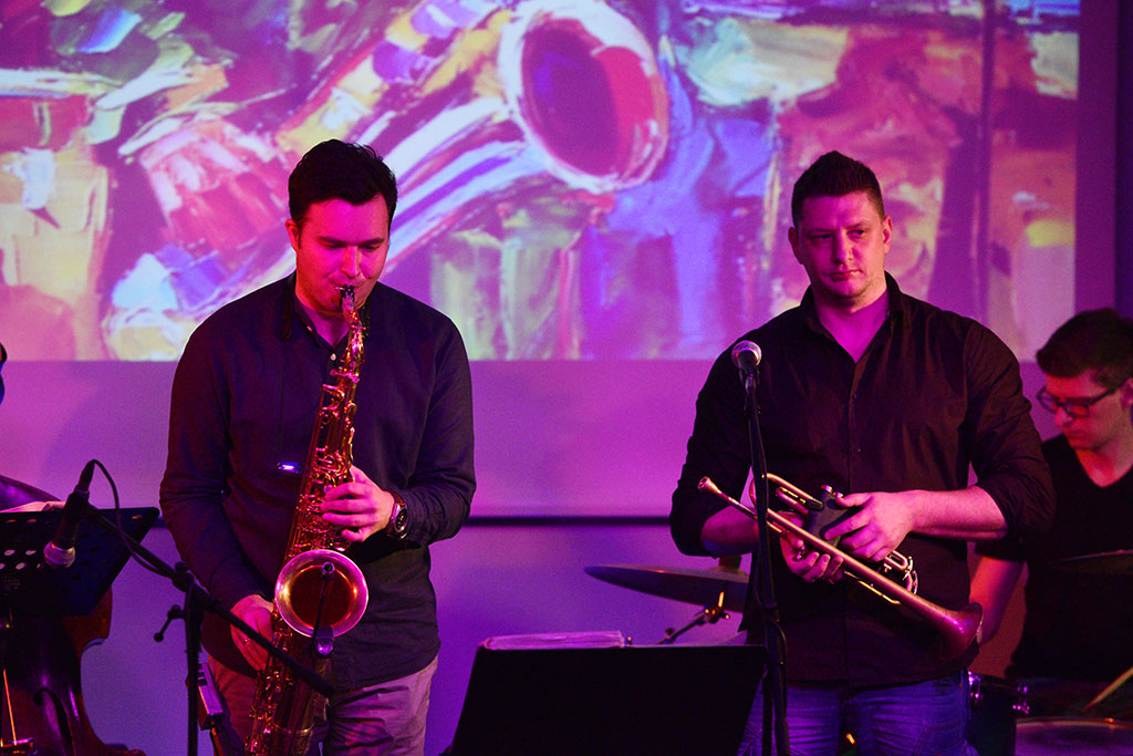 Afrykańskie i latynoamerykańskie rytmy z jazzową harmonią