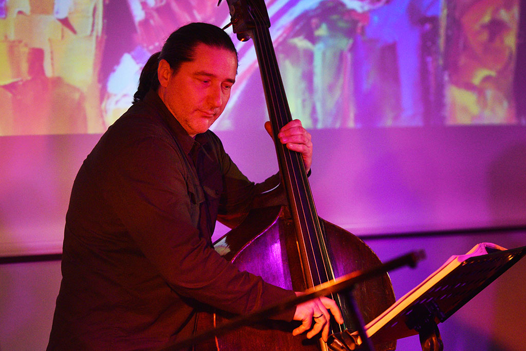 Afrykańskie i latynoamerykańskie rytmy z jazzową harmonią