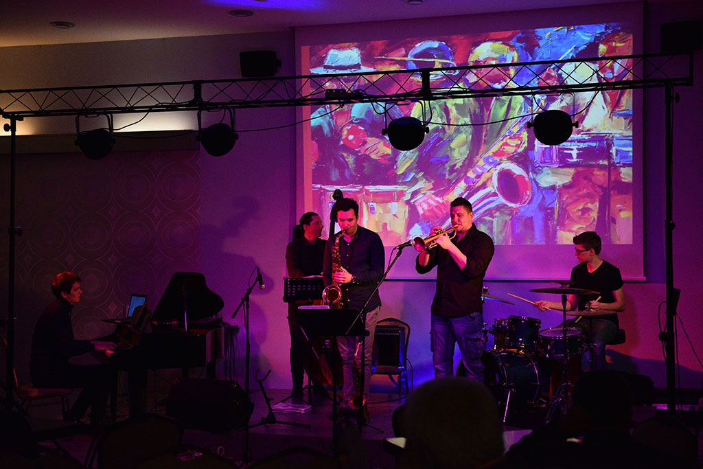 Afrykańskie i latynoamerykańskie rytmy z jazzową harmonią