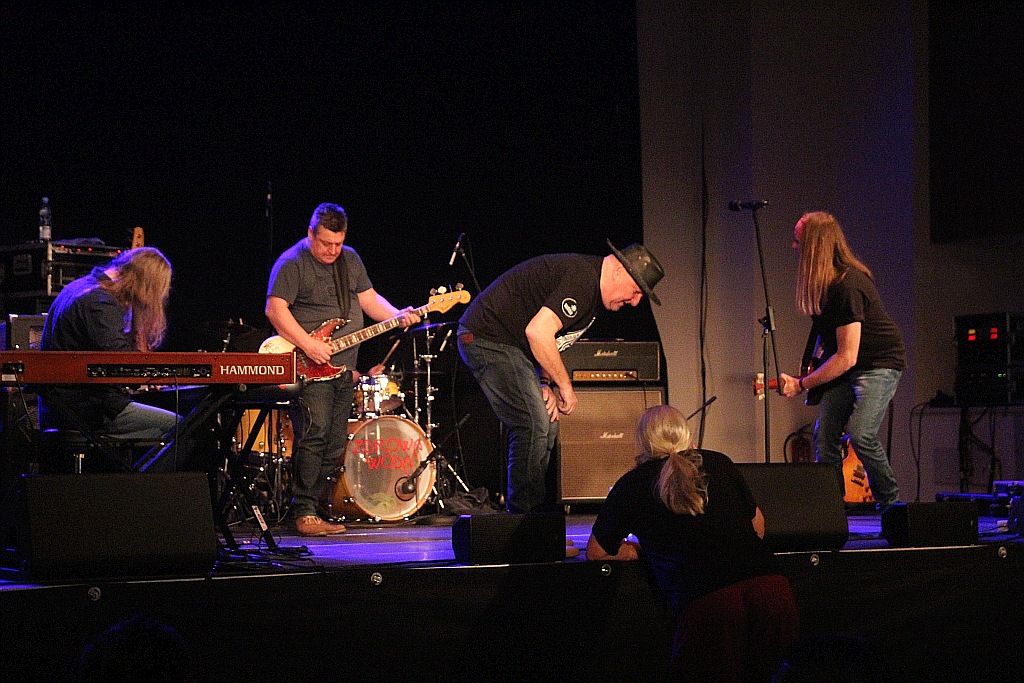 Dużo Zdrowej Wody dla ochłody. Wcześniej Faza Blues