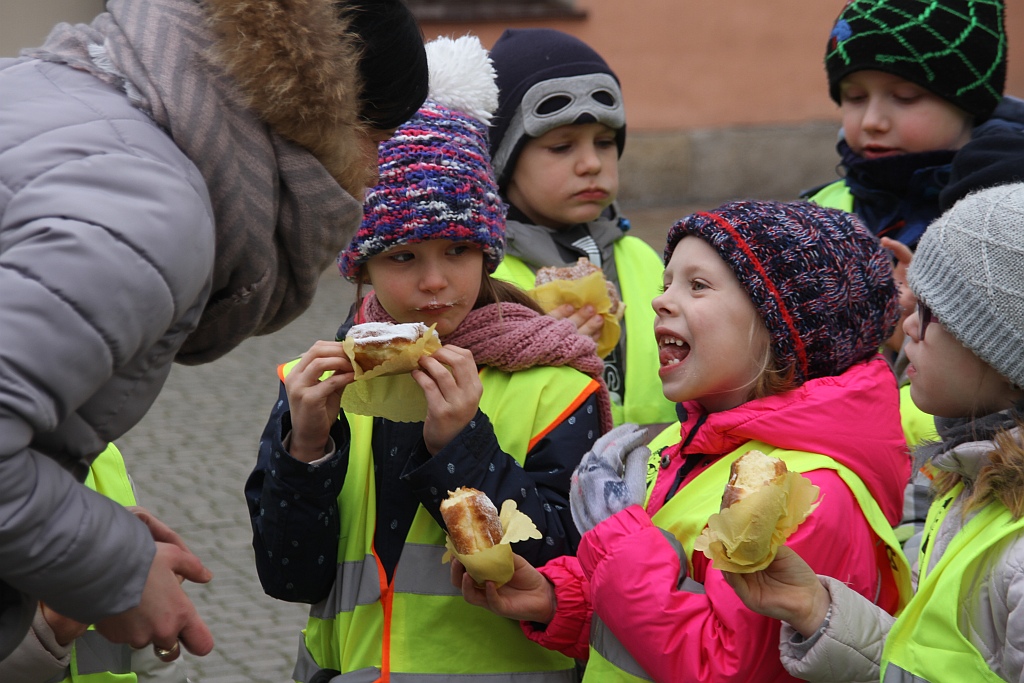 Pączkowa rozpusta z POKiS - em w centrum Prochowic
