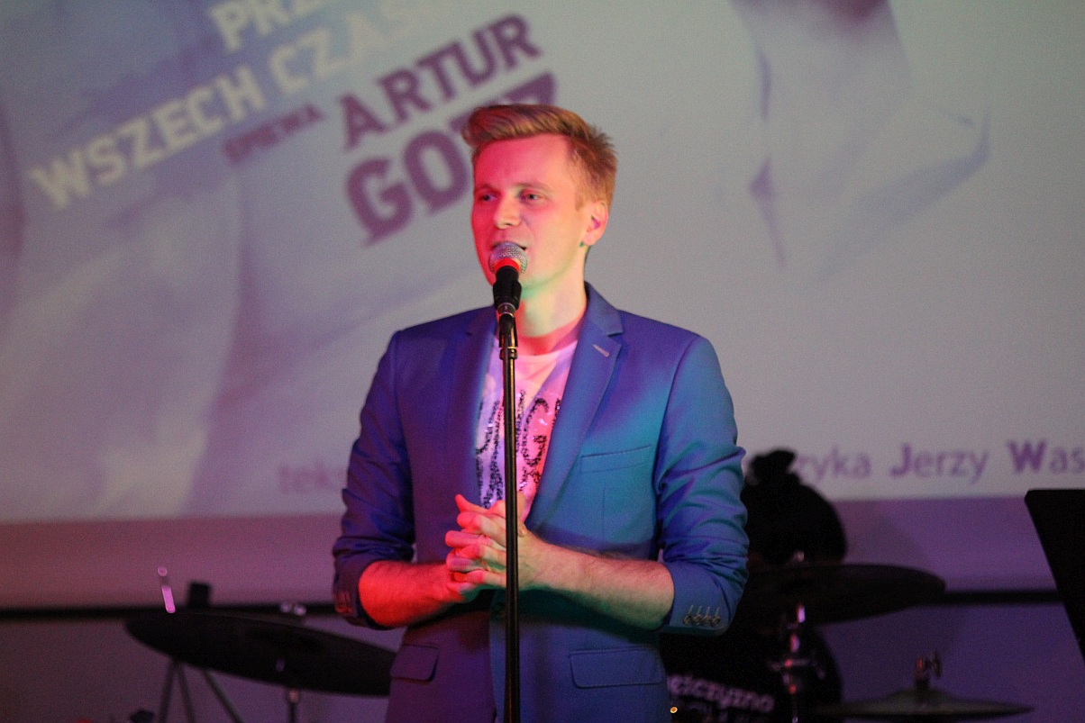 Artur Gotz zaśpiewał przeboje Starszych Panów            
