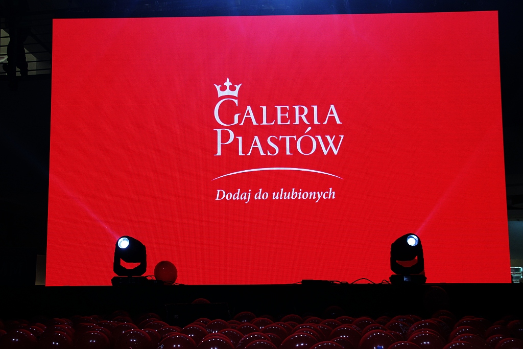 Zespół Piękni i Młodzi zagrał zakochanym w Galerii Piastów