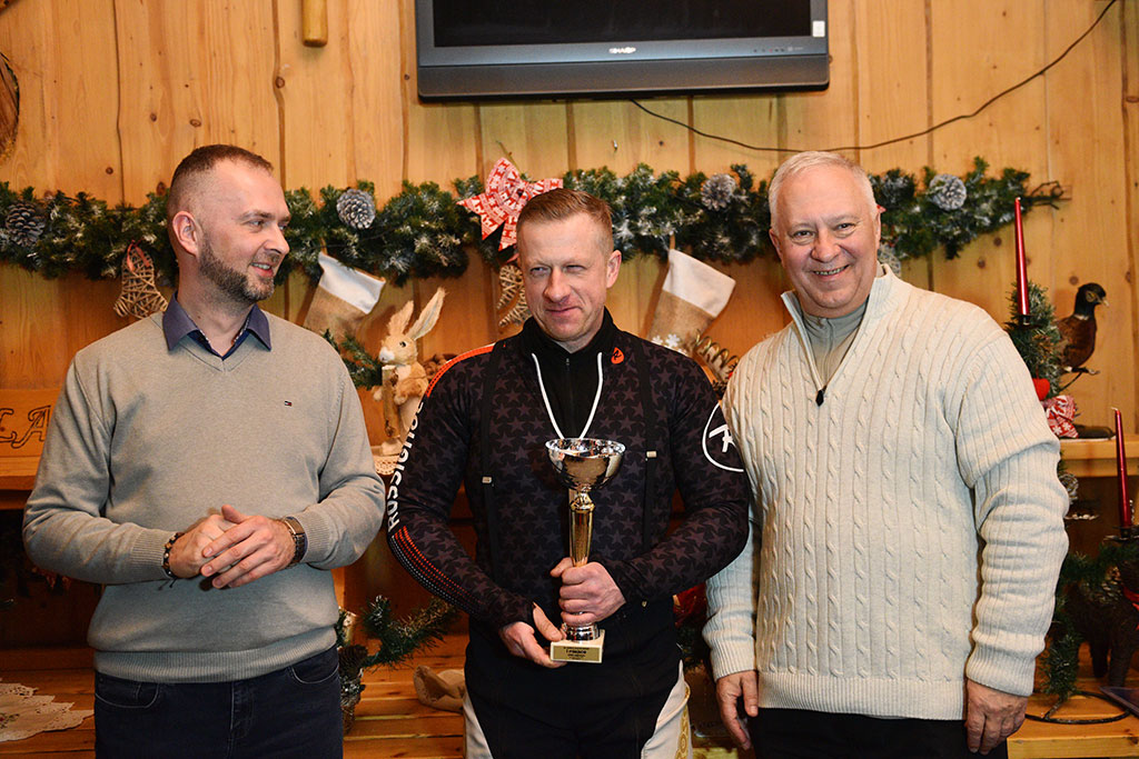 Uroczysta dekoracja najlepszych narciarzy i snowboardzistów