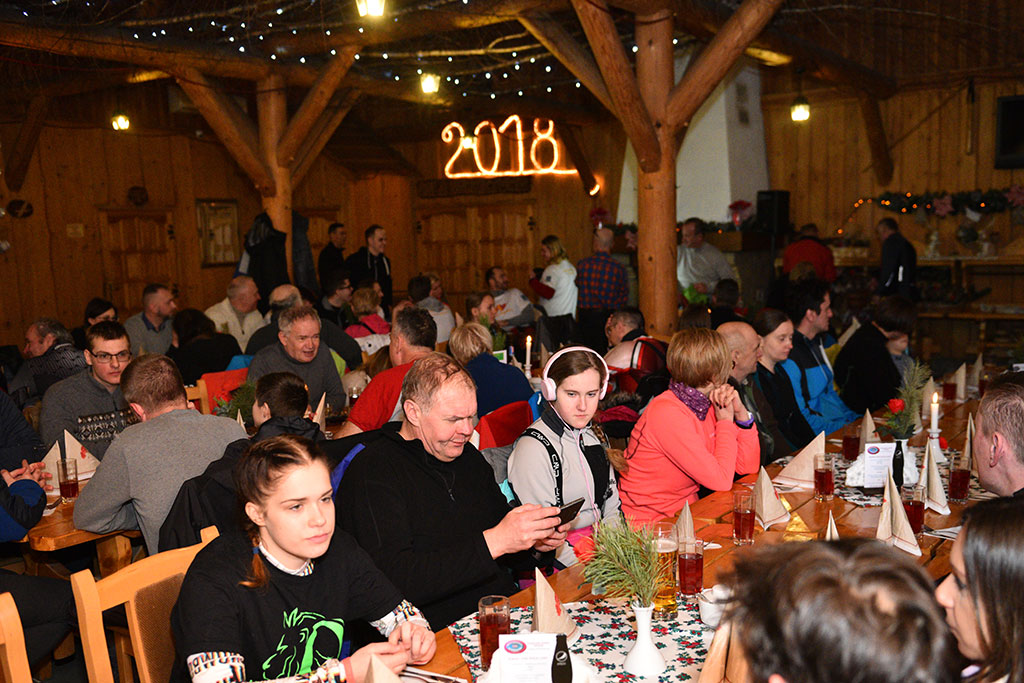Uroczysta dekoracja najlepszych narciarzy i snowboardzistów