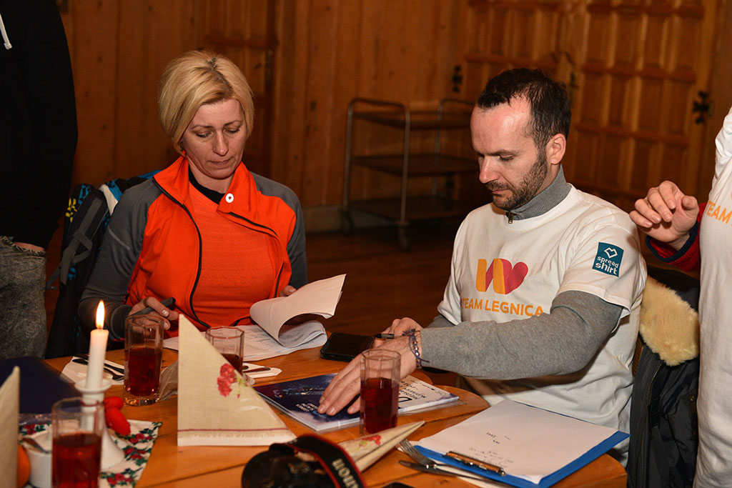 Uroczysta dekoracja najlepszych narciarzy i snowboardzistów