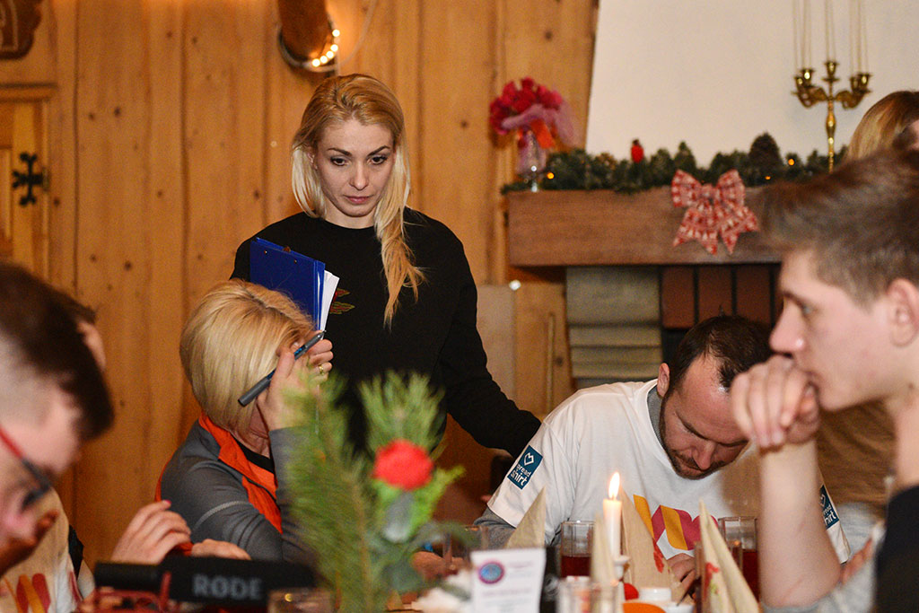 Uroczysta dekoracja najlepszych narciarzy i snowboardzistów
