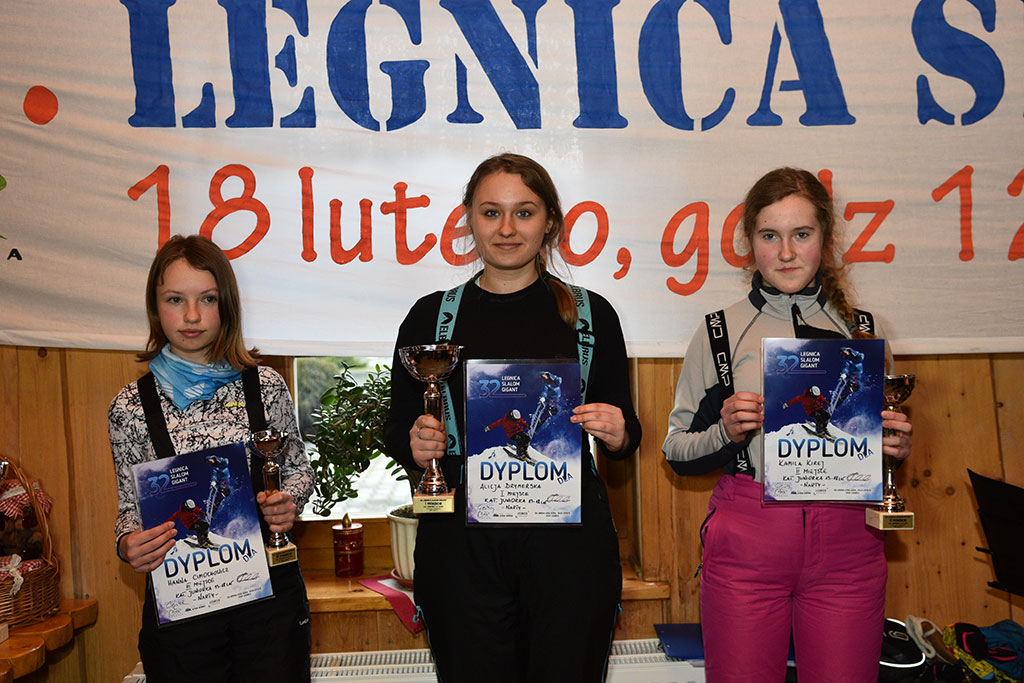 Uroczysta dekoracja najlepszych narciarzy i snowboardzistów