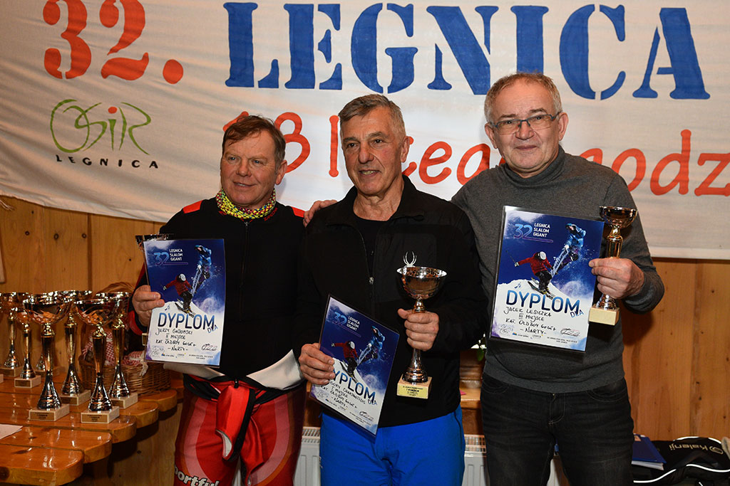 Uroczysta dekoracja najlepszych narciarzy i snowboardzistów