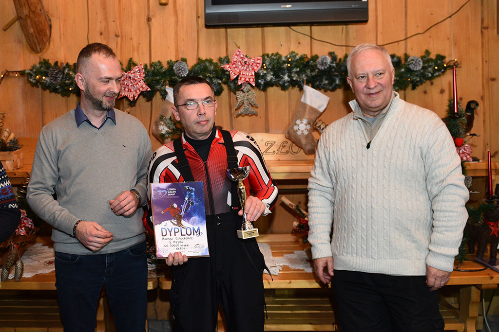 Uroczysta dekoracja najlepszych narciarzy i snowboardzistów
