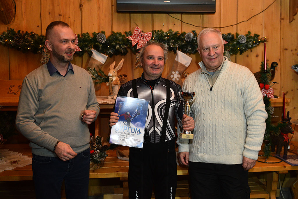 Uroczysta dekoracja najlepszych narciarzy i snowboardzistów