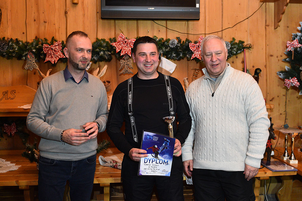 Uroczysta dekoracja najlepszych narciarzy i snowboardzistów