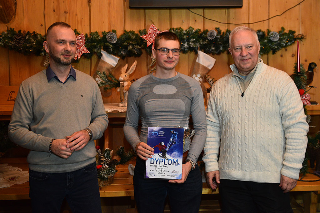 Uroczysta dekoracja najlepszych narciarzy i snowboardzistów
