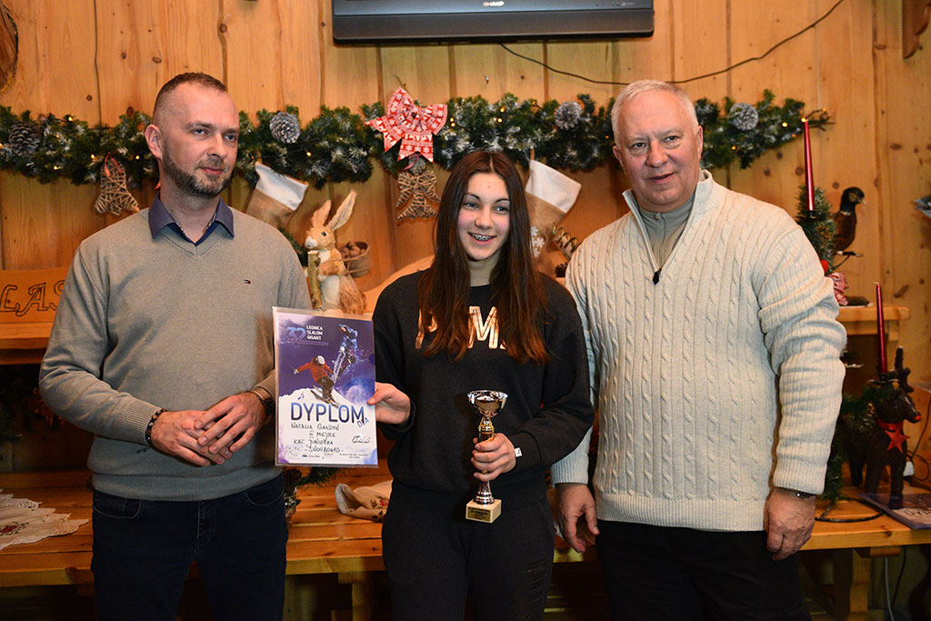 Uroczysta dekoracja najlepszych narciarzy i snowboardzistów