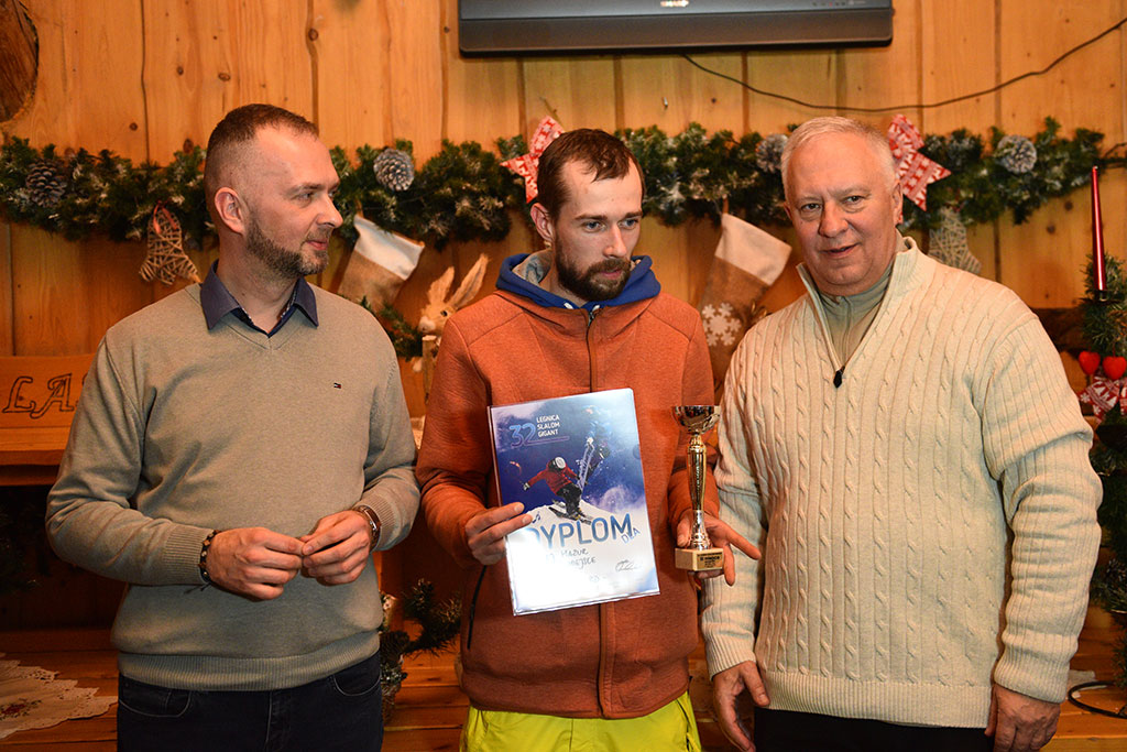 Uroczysta dekoracja najlepszych narciarzy i snowboardzistów