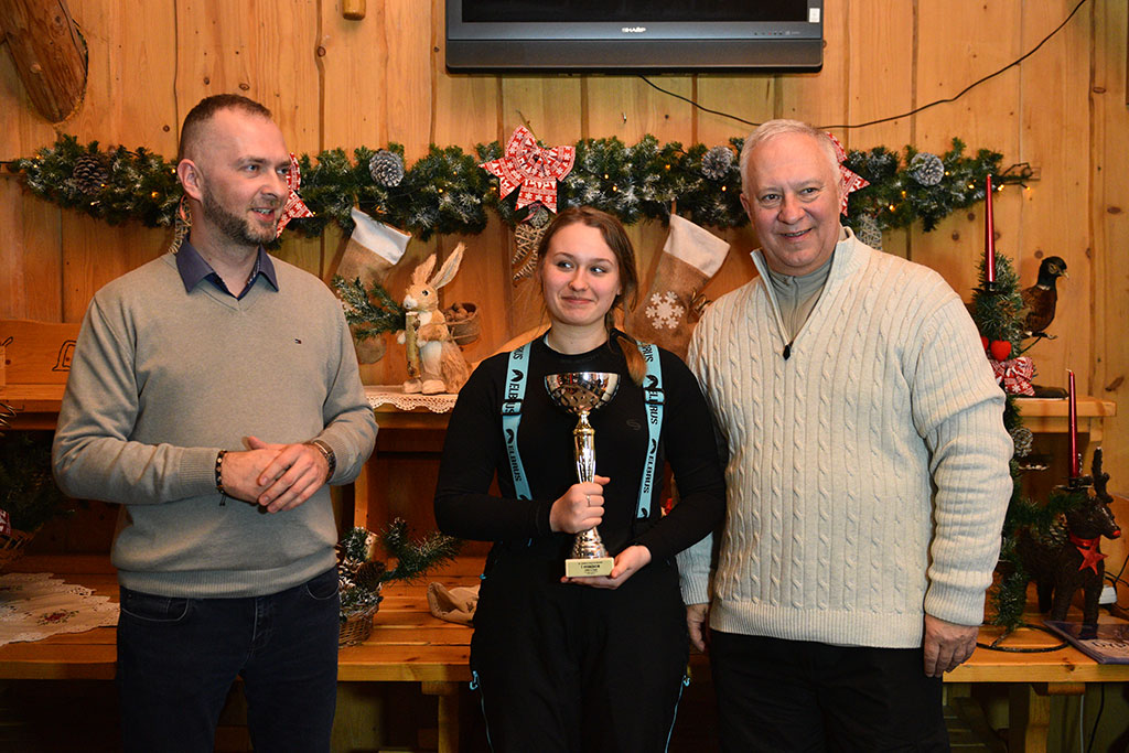 Uroczysta dekoracja najlepszych narciarzy i snowboardzistów