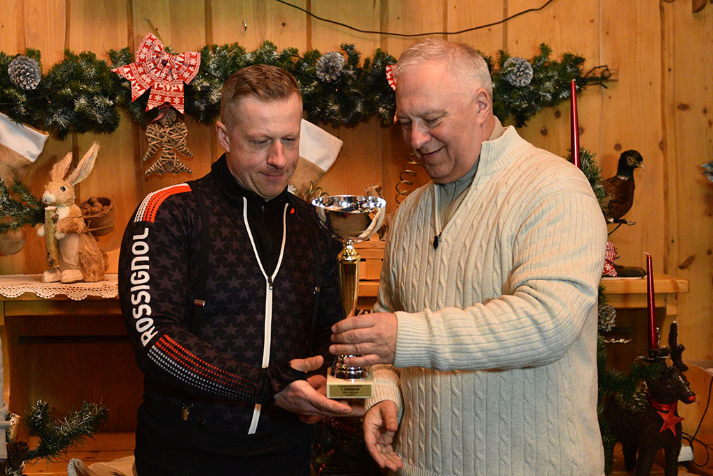Uroczysta dekoracja najlepszych narciarzy i snowboardzistów