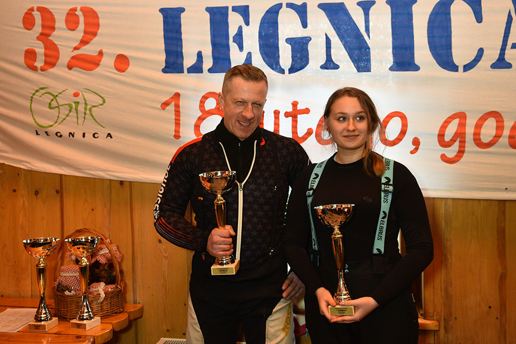 Uroczysta dekoracja najlepszych narciarzy i snowboardzistów