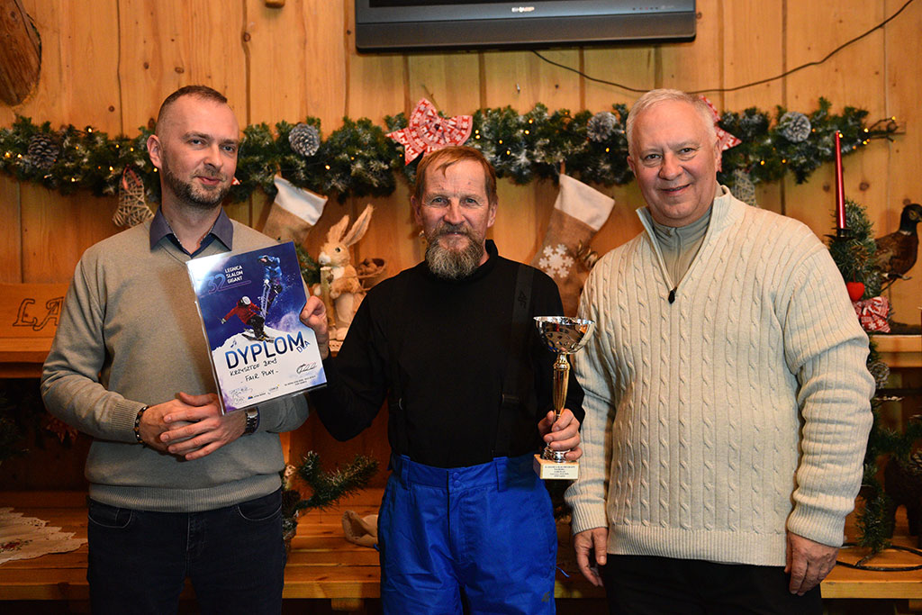 Uroczysta dekoracja najlepszych narciarzy i snowboardzistów
