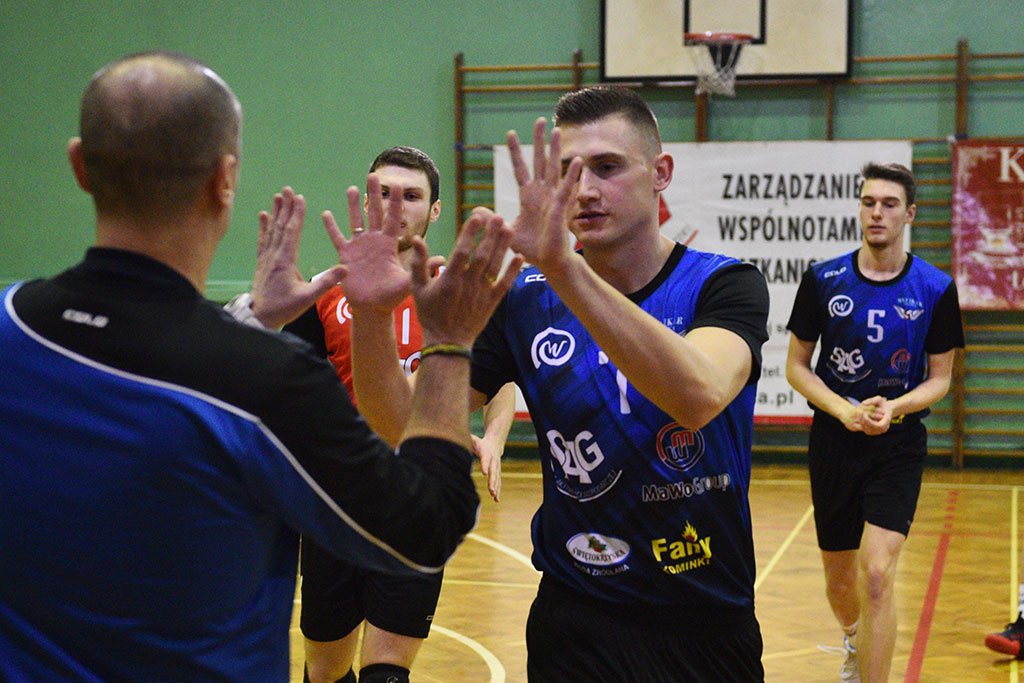 Siatkarze Ikara batalię o 2. ligę rozpoczęli od wygranej