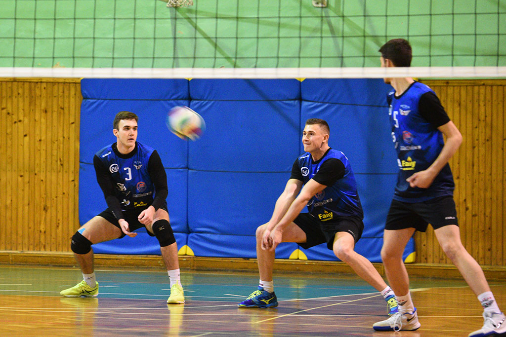 Siatkarze Ikara batalię o 2. ligę rozpoczęli od wygranej