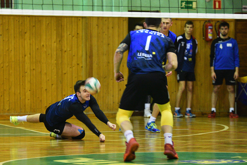 Siatkarze Ikara batalię o 2. ligę rozpoczęli od wygranej