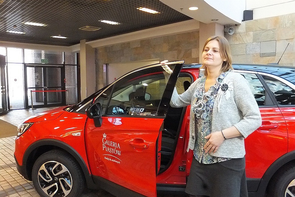 Joanna Kaczmarek odebrała kluczyki do wygranego samochodu