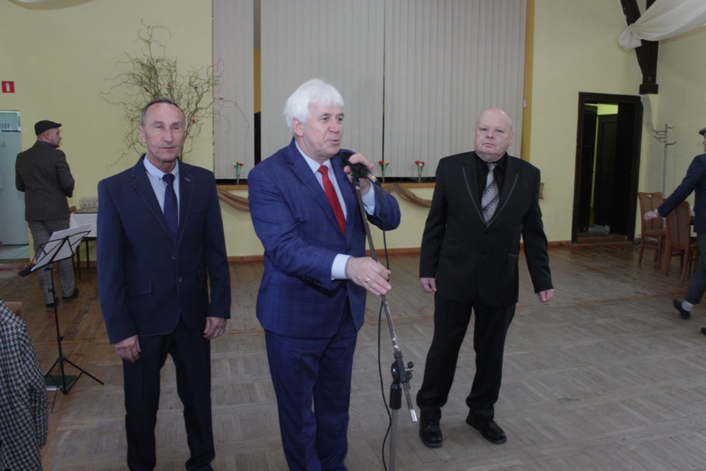 Zespół „Furmani” zabawiał panie w Jaśkowicach Legnickich