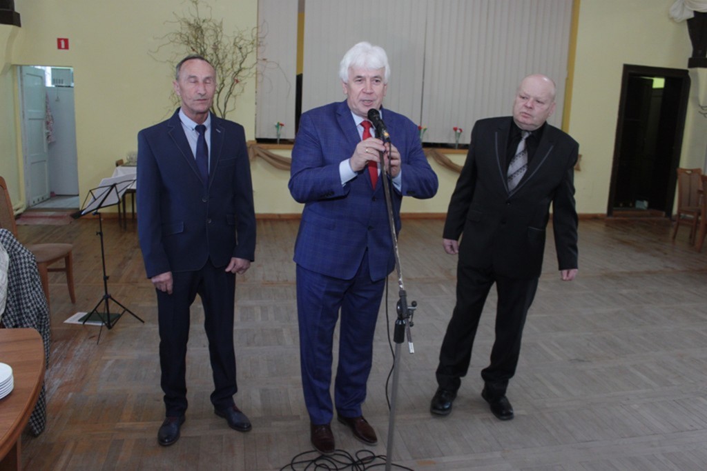 Zespół „Furmani” zabawiał panie w Jaśkowicach Legnickich