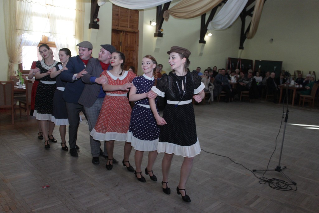 Zespół „Furmani” zabawiał panie w Jaśkowicach Legnickich
