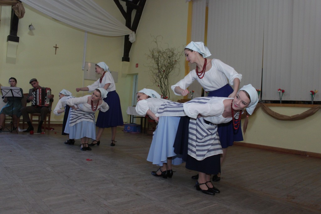 Zespół „Furmani” zabawiał panie w Jaśkowicach Legnickich