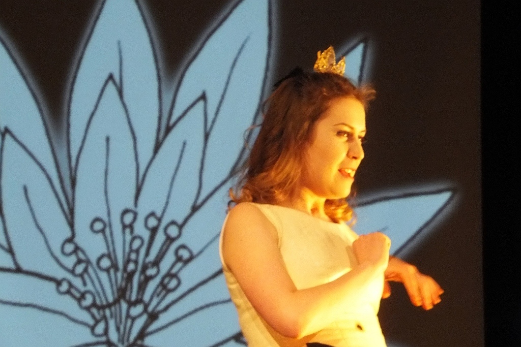 Jedna z „Klechd  sezamowych” na scenie Teatru Modrzejewskiej