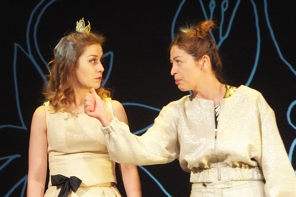Jedna z „Klechd  sezamowych” na scenie Teatru Modrzejewskiej