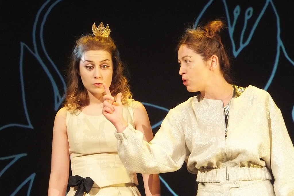 Jedna z „Klechd  sezamowych” na scenie Teatru Modrzejewskiej